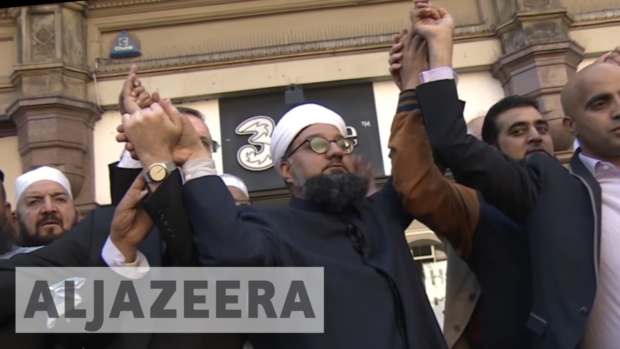 هجوم مانشستر يُشعل مظاهرة للوحدة الدينية
