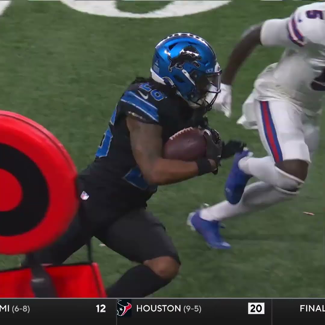 Jahmyr Gibbs catches for a 22-yard Gain vs. Buffalo Bills