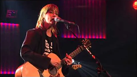 Suzanne Vega - "Marlene On The Wall" Live At Montr...