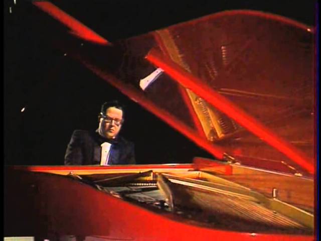 Nikolai Petrov plays Prokofiev Piano Sonata no. 7 - video 1982 class=