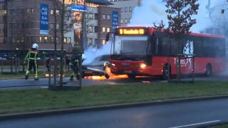 Auto in brand na aanrijding Hengelosestraat Enschede