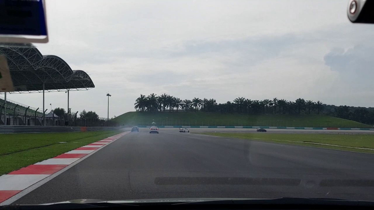 Sepang Racing Subaru Subaru Crosstrek XV at Sepang International Circuit, Malaysia - YouTube