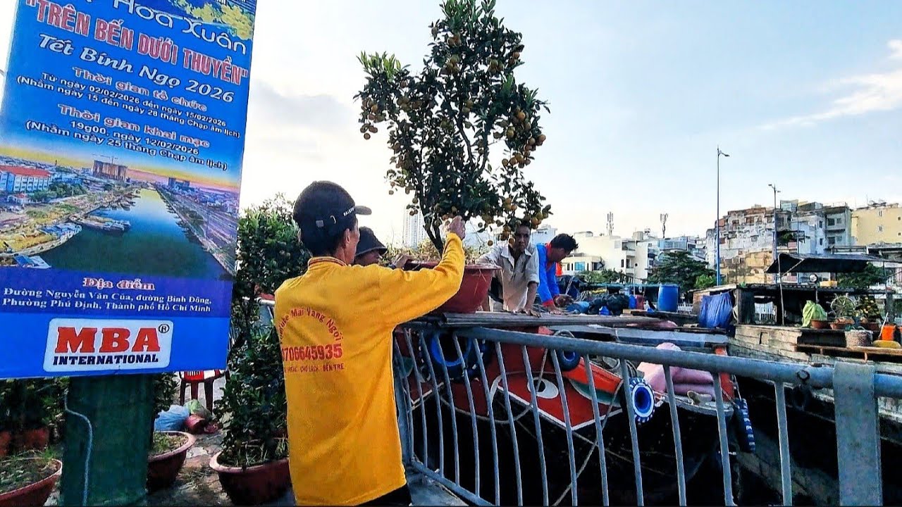 Bến Bình Đông chiều 29 Tết: Nhà vườn 'trúng đậm' phút chót, ghe tắc lên hàng không kịp thở!