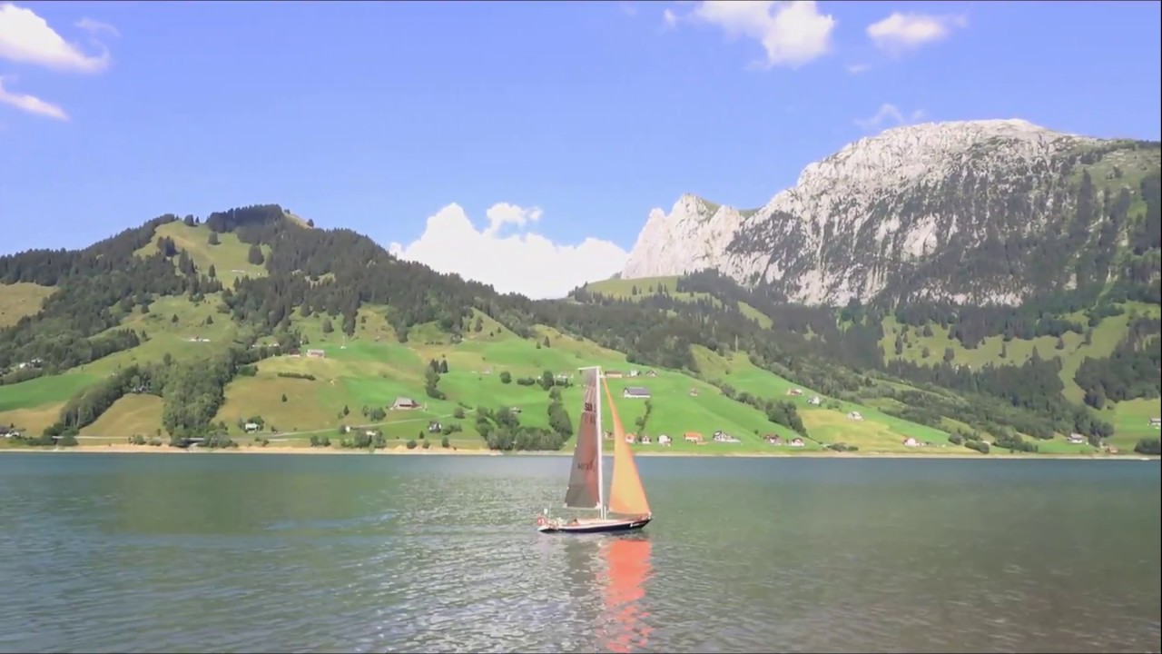 Hochseeyacht auf dem Wägitalersee
