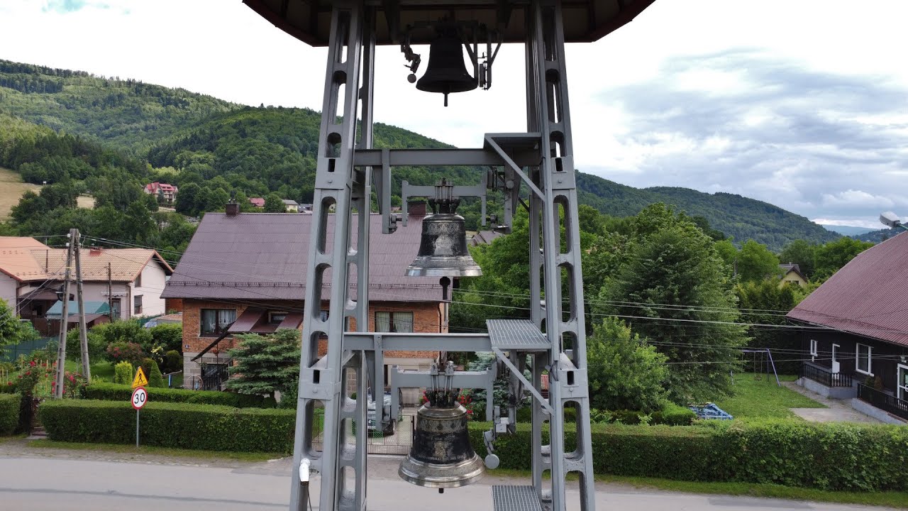 Międzybrodzie Żywieckie - Dzwony kościoła pw. MB Nieustającej Pomocy