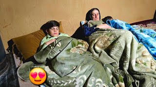 Download Lagu A Cozy Cabin in the Snow: An Incredible Shelter for a Nomadic Family MP3