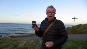 How to use a hand-held light meter. (Sekonic Flashmate Light Meter)