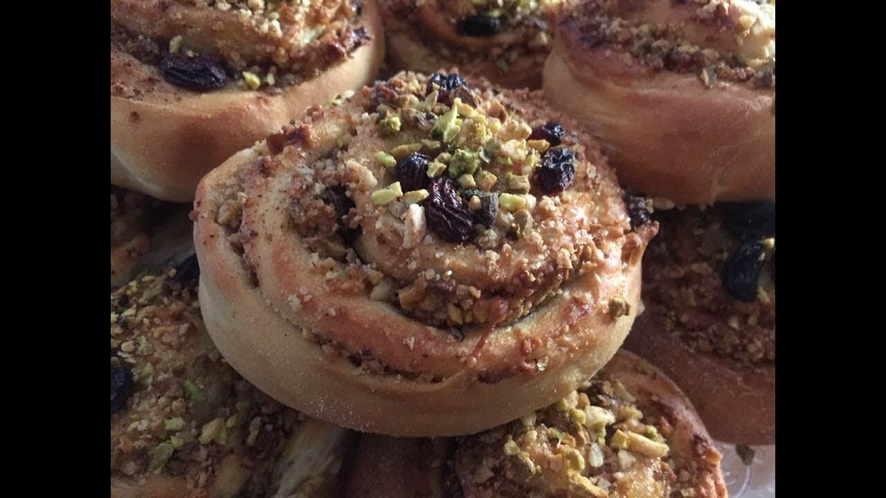 Brioche con frutta secca e marmellata di albicocche