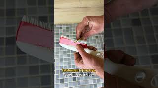 Outil à Dénuder les Fils Fabriqué avec un Peigne