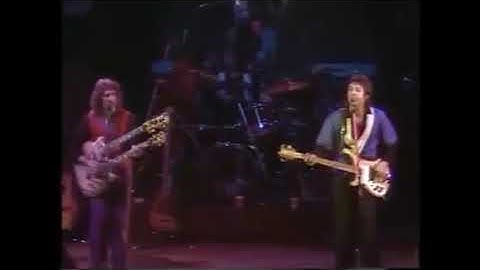 Wings: Juniors Farm (Live in Melbourne, Australia 1975)