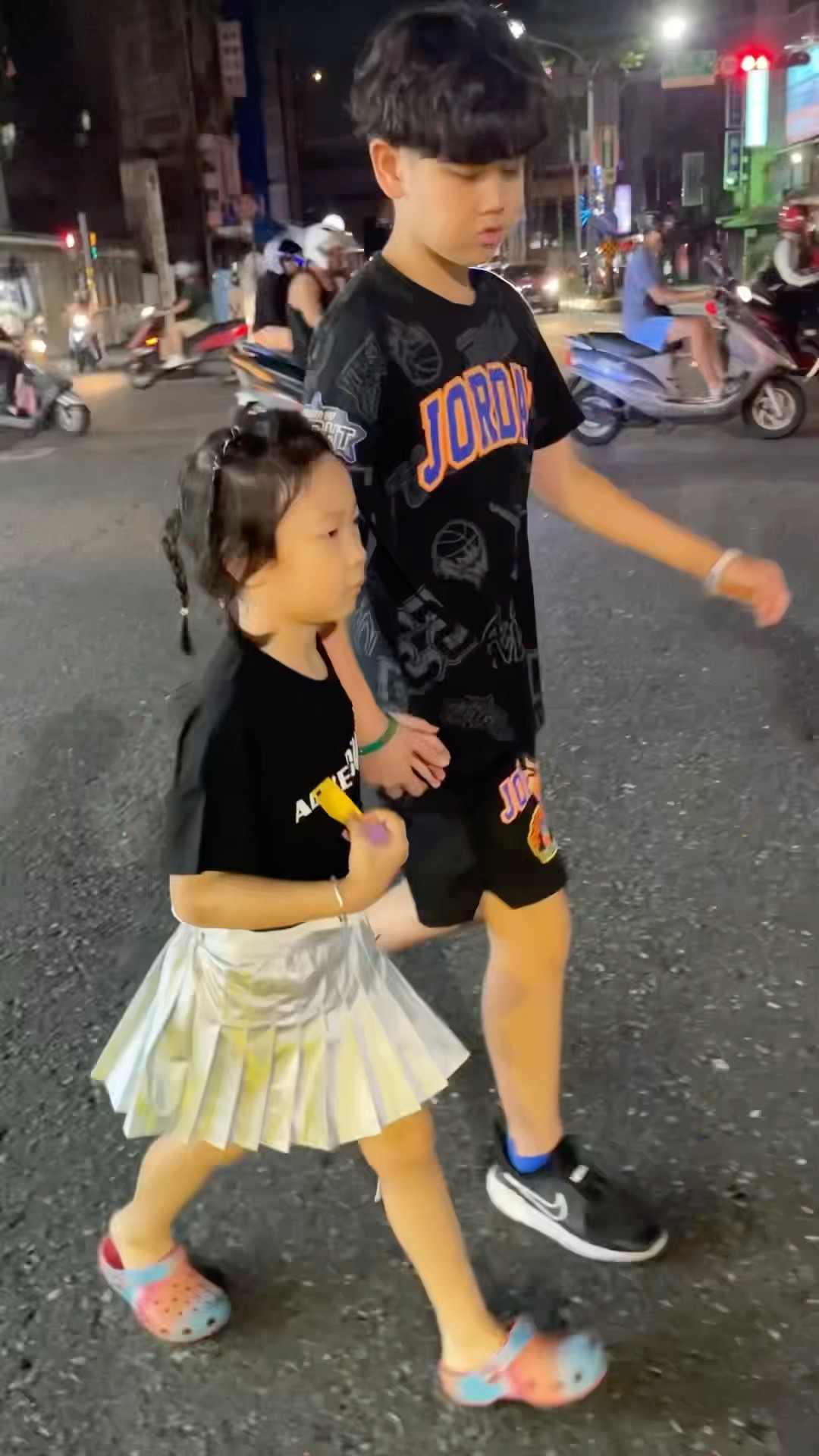 (Golf familyVN) tại thành phố Đài Bắc em bé nhảy đáng yêu quá ?#dance #cute #shorts