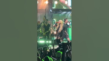 Avril Lavigne & Simple Plan Young and Dumb #avrillavigne #simpleplan #pittsburgh #concert #live