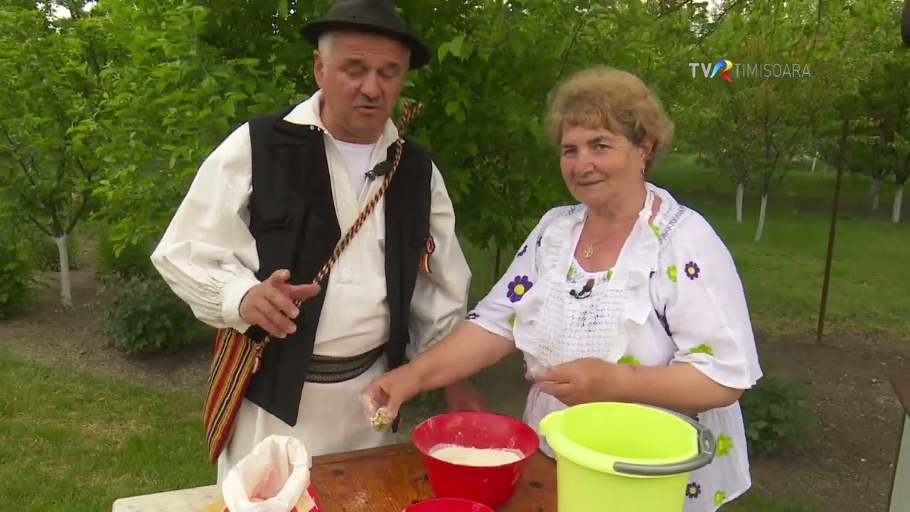 Papricaș unguresc cu găluște și colăcei cu brânză și mărar #SareaInBucate @TVRTM