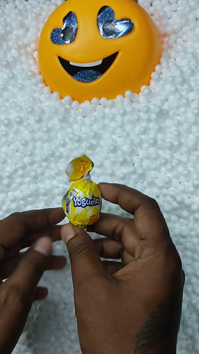 mencari dan menemuksn jajananpineapple lollipop chocolate