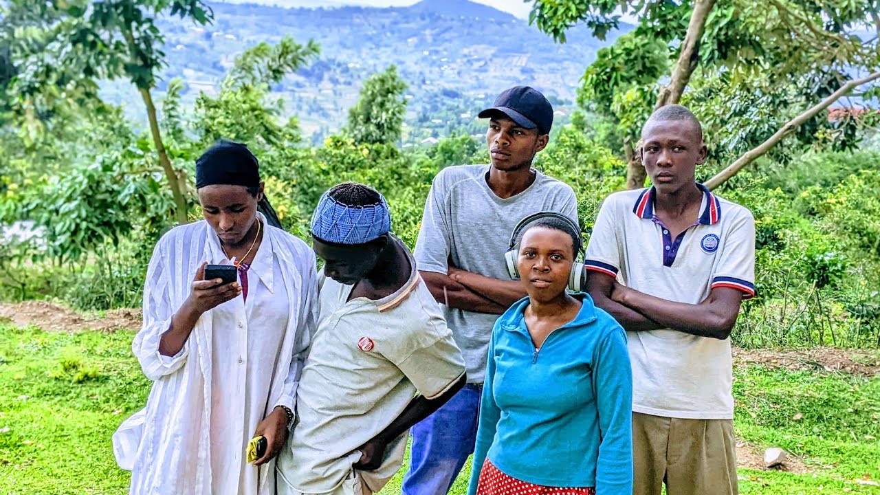 Behind the sen🥰😋 cyaze muba musekeje