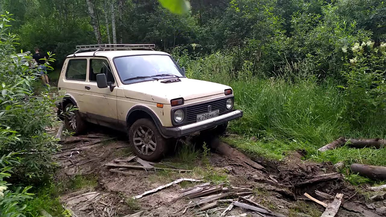 Нива едет по грязи - 80 фото