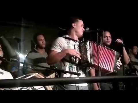 cuarteto con julio swin bebe tambora kelvin bass chichi guira cristhian voz en el sonido junior
