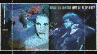 Video thumbnail of "LA MIA STORIA TRA LE DITA - ORNELLA VANONI AL BLUE NOTE.wmv"