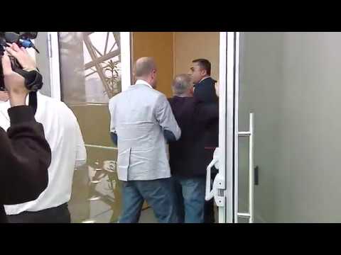 დავით მათიკაშვილი და ირაკლი აბუსერიძე პარლამენტში ერთმანეთს დაუპირისპირდნენ