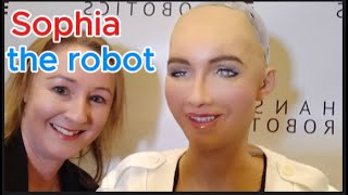Sophia The Robot says 'I have feelings too', Does Sophia, the AI robot, experience emotions?