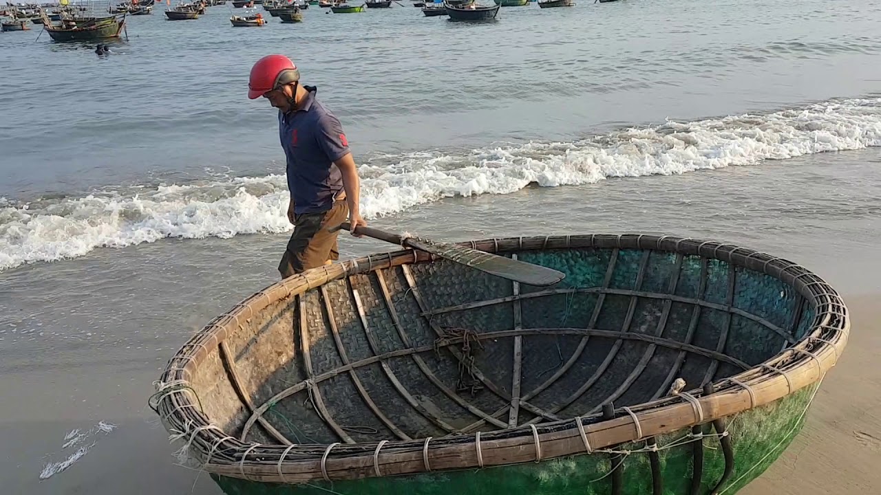 Basket boat (thung chai)