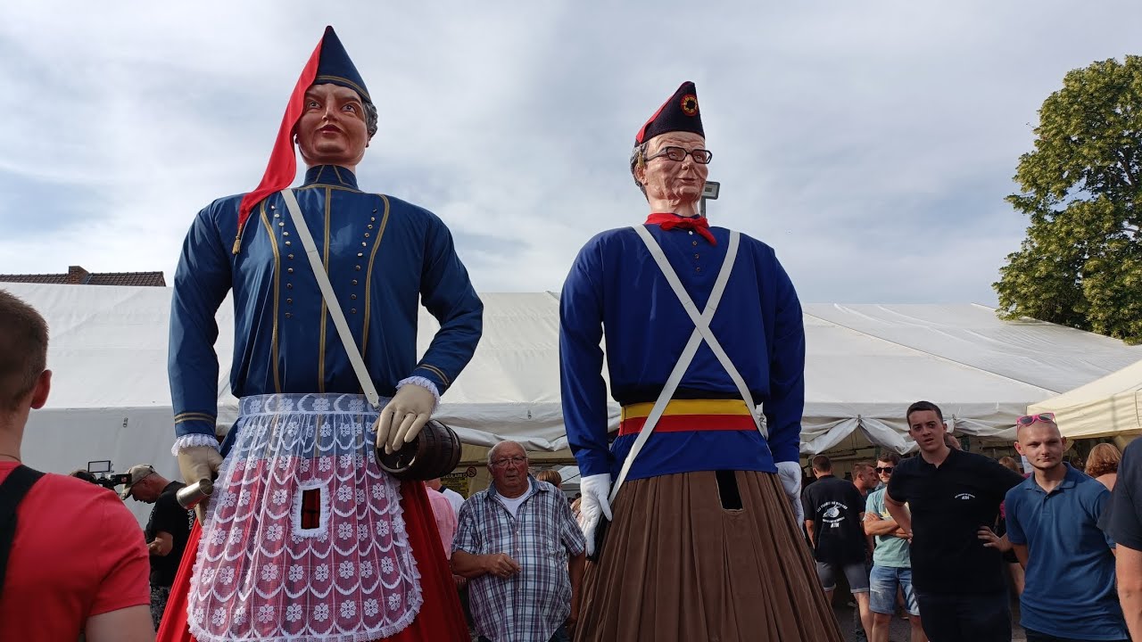 vendredi de Ducasse du canon ( nouveau costume de la cantinière)