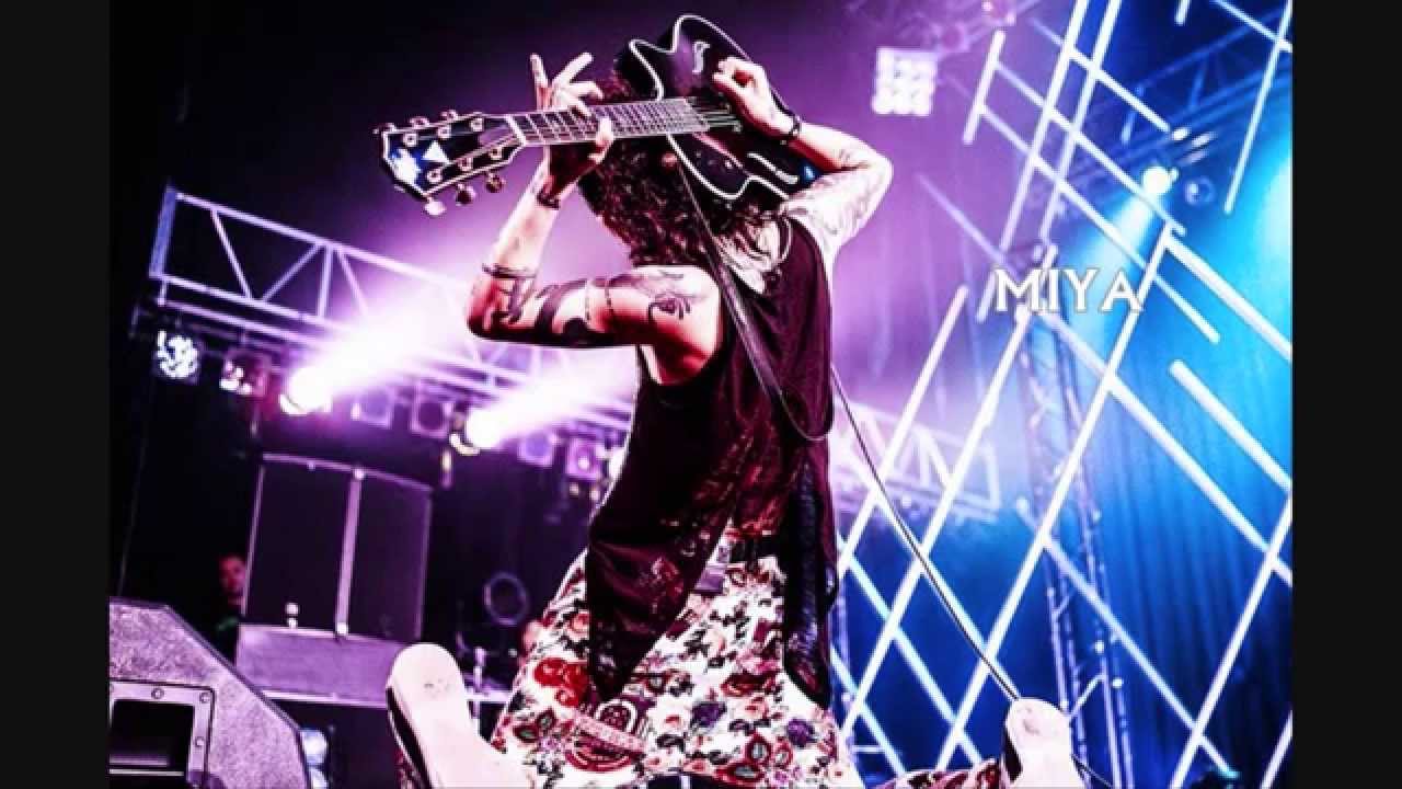 Bobby baby 1. Vl deck - revived (2022) обложка. The wombats обложки альбомов. Miyavi в красном. Like rain.