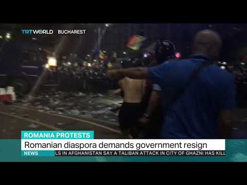 Police fire tear gas as Romanians rally against government