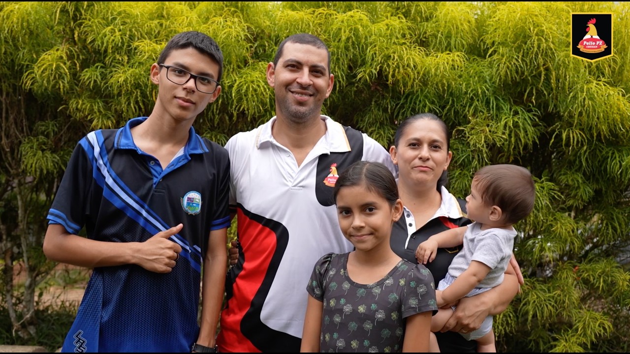 En su aniversario 10, Pollo PZ, premió a su colaborador del año 