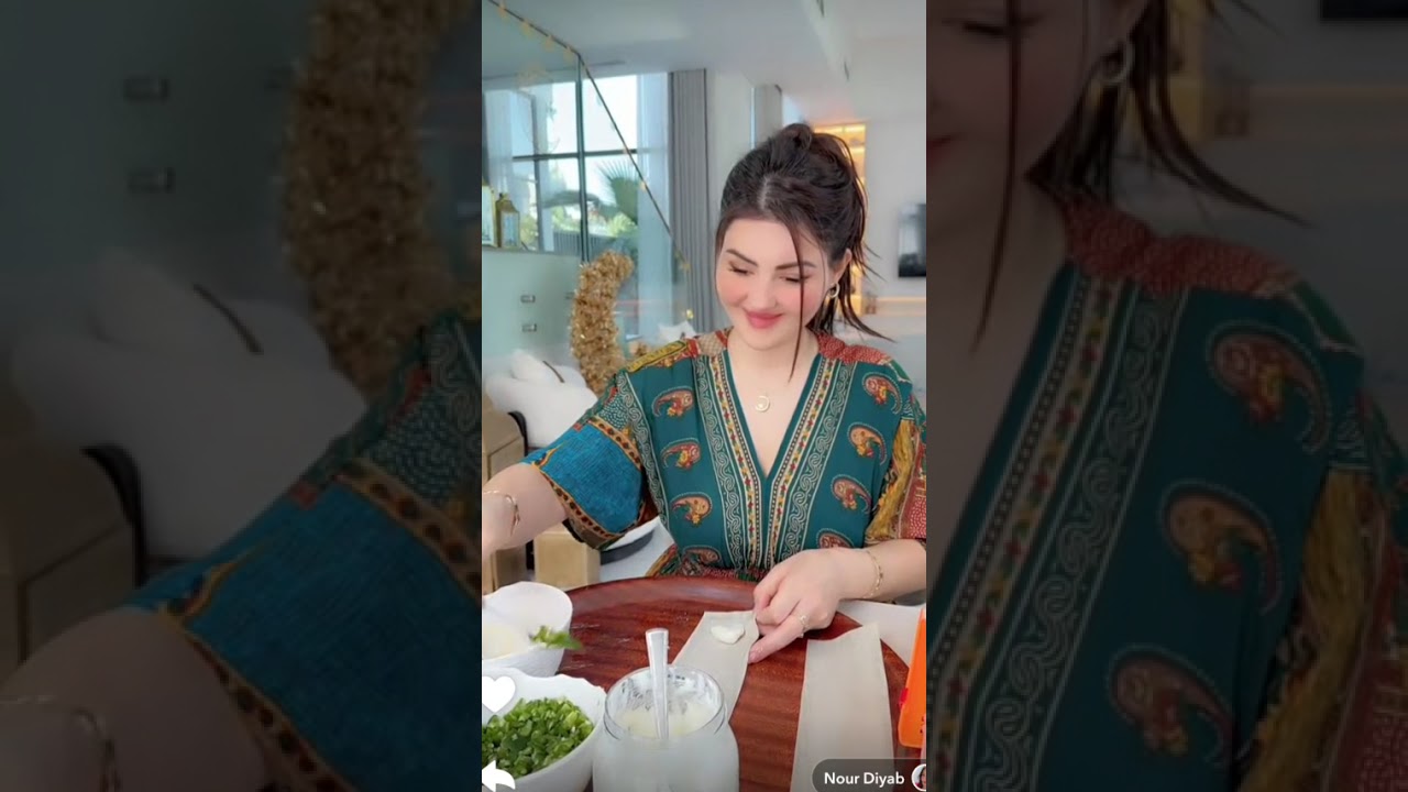 عصام ونور ياعيني على نور بلشنا في تجهيز سمبوسه 