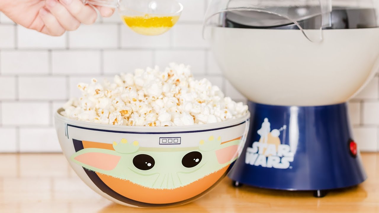 Uncanny Brands Star Wars The Mandalorian Popcorn Maker Baby Yoda