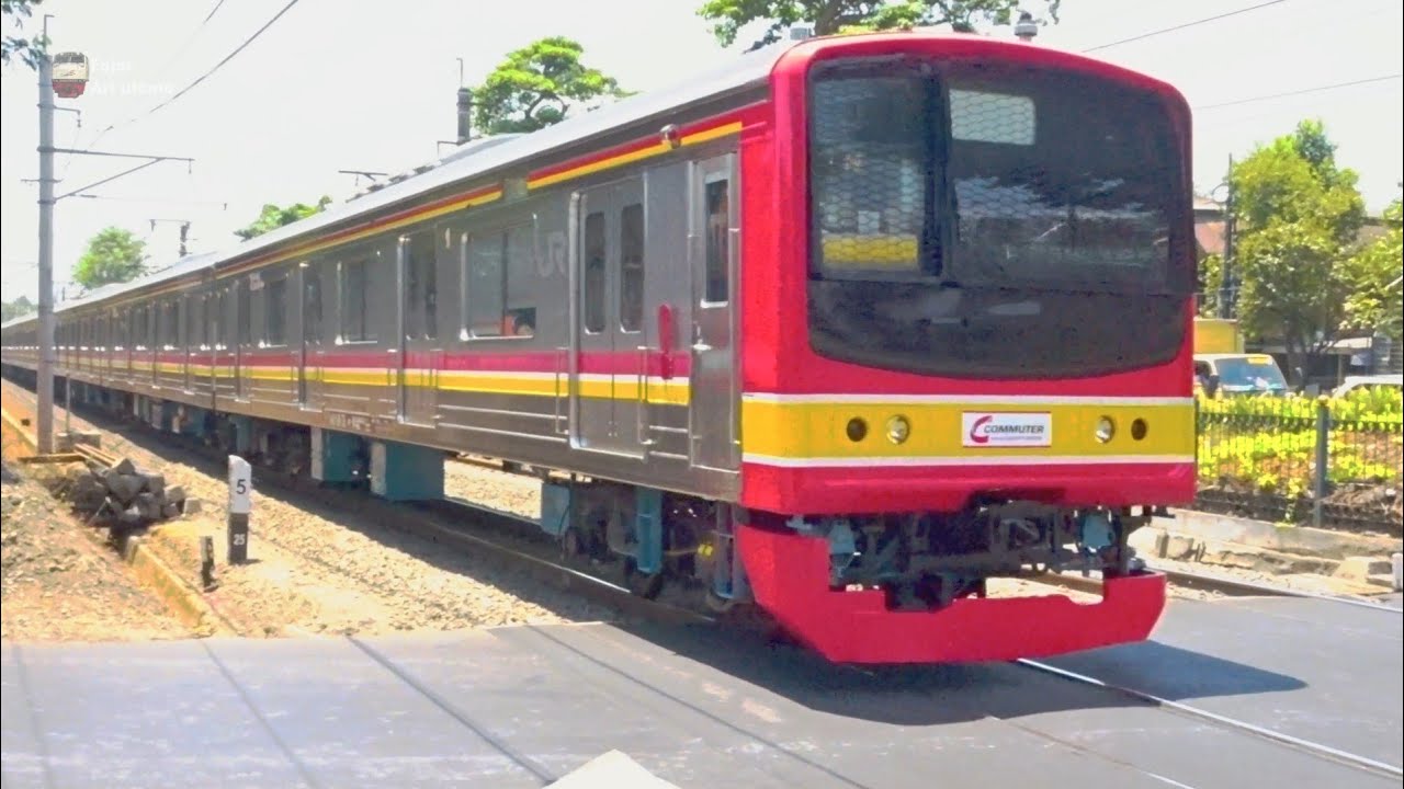 Uji Coba Krl Commuter Line Baru Perlintasan Kereta Api Krl Universitas Pancasila Youtube