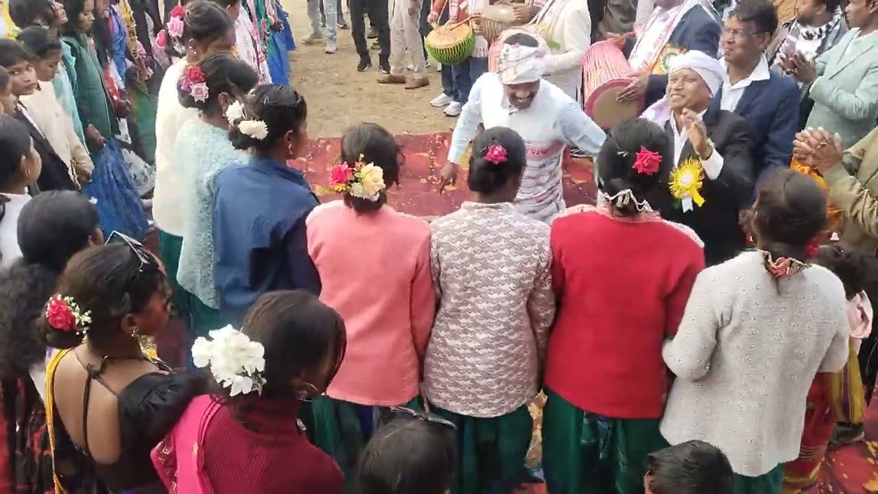 गोड्डा जिला के सभी पदाधिकारी सोहराय के अवसर पर नाचते हुवे वीडीयो।