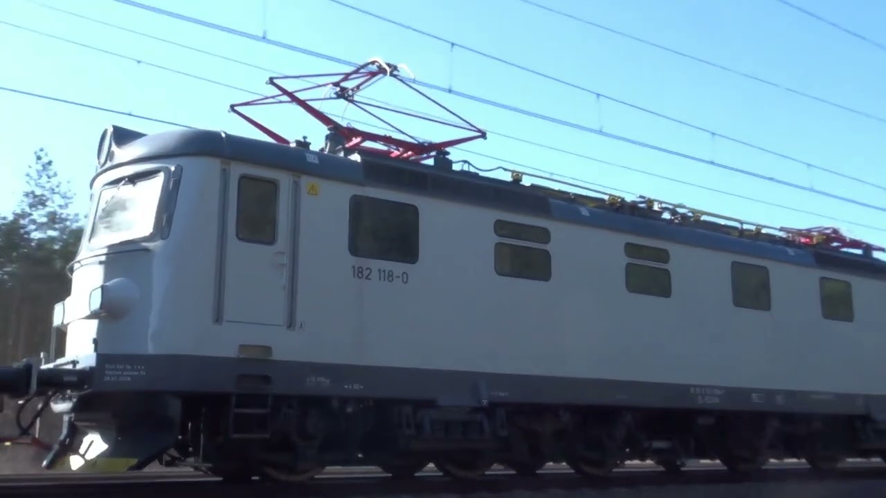 3 pociągi towarowe na Placencji w tym biała Skoda 182. 28.2.2026