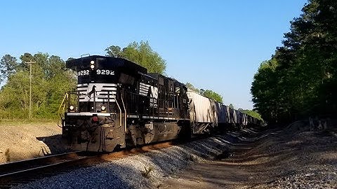 NS P28 rolls WB through Hopkins with K3LA on LHF D9W