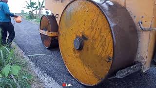 Dpudinas Pekerjaan Umum Sedang Meng Aspal Jalan Jalan Di Pedesaan