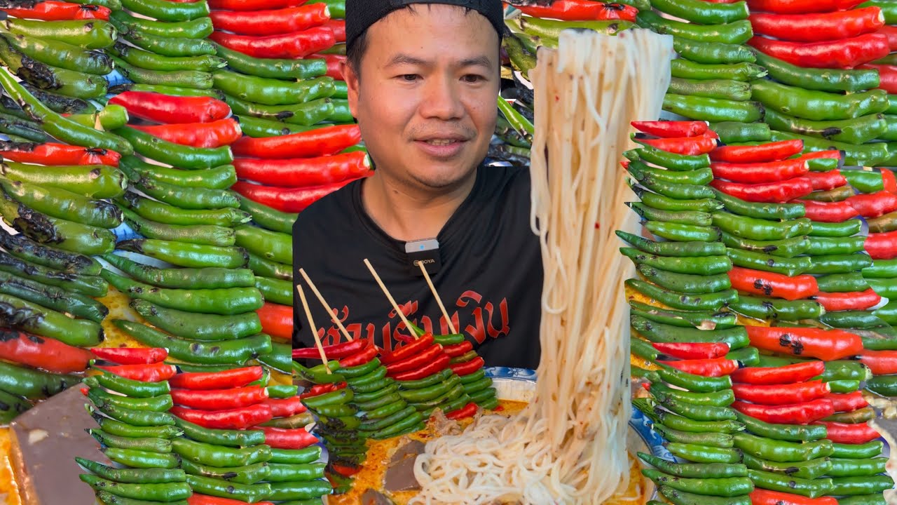 กินขนมจีนน้ำยากะทิแกล้มพริกจี่เสียบไม้