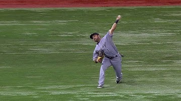 CWS@TB: Eaton throws out Escobar at third base