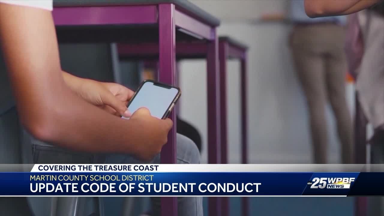 School board members in Martin County vote unanimously to ban cell phone use in classroom