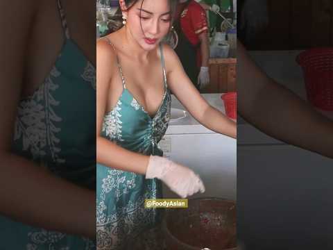 hot thai girl making grilled chicken 🔥 #viral #shorts #youtubeshorts #thaifood