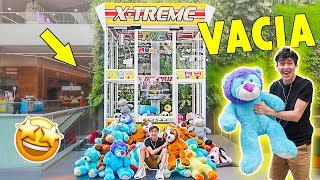 VACIANDO UNA MAQUINA GIGANTE DE PELUCHES!