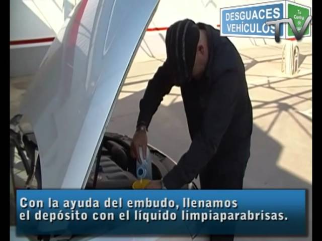 Guía para añadir líquido limpiaparabrisas al coche 