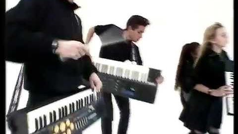 Casio SK-5 Sampling Keyboard - UK TV Advert (1987) - also MT-520, HT-3000 & DG-1 Guitar