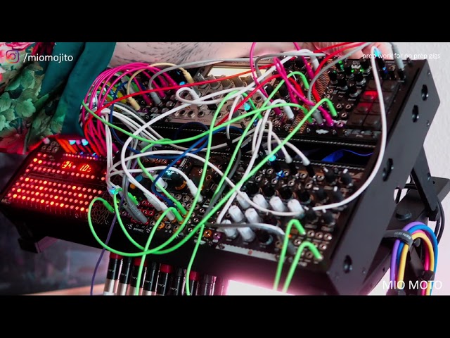 Joranalogue Audio Design MORPH 4 / source of macro cv? yes! - YouTube