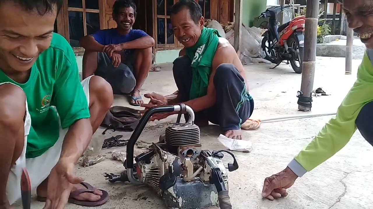 LAGI LIHAT DANDANI SENSO KAYU DEPAN RUMAH