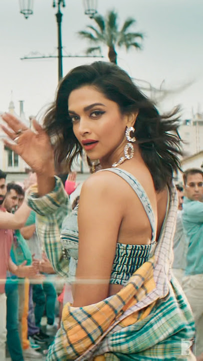 Energy in this track? Through the roof 😍 | #JhoomeJoPathaan | #PathaanSongs