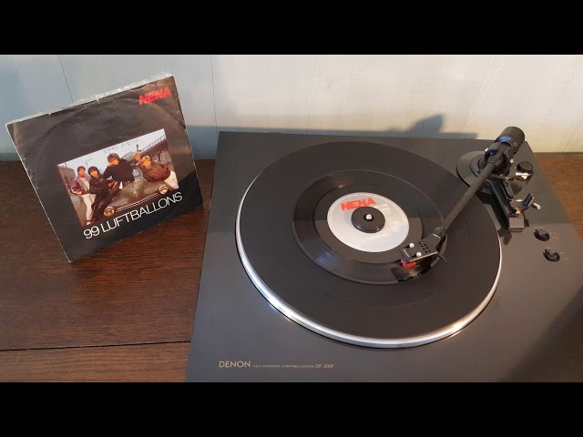 Nena - 99 Luftballons (1983) [Vinyl Video] - YouTube