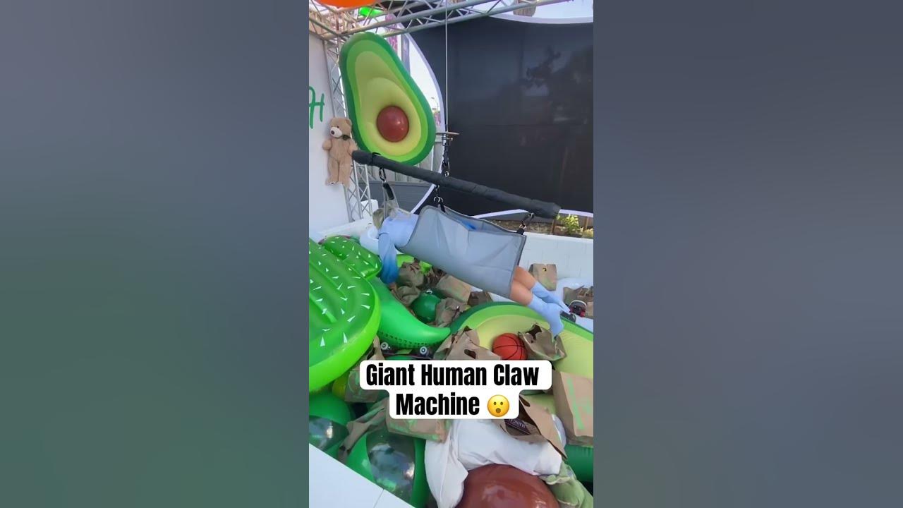 OMG ITS A REAL HUMAN CLAW MACHINE #shorts