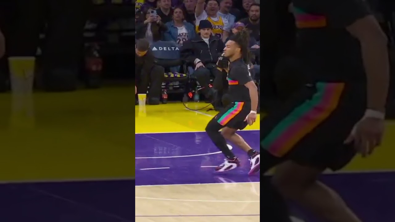 Стефон Касл бросил это в толпу!