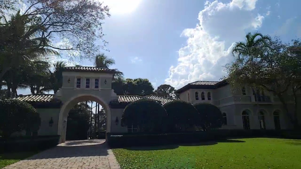 Old Palm Golf Club community in Palm Beach Gardens homes for sale.